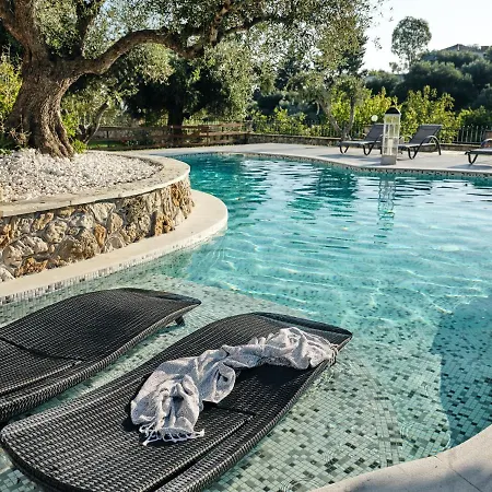 Castelletto Heated Pool Jacuzzi וילה